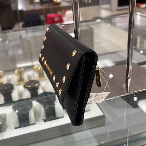 MICHAEL KORS JET SET TRAVEL LADY LARGE TRIFOLD  NON-LEATHER VEGAN WALLET 
BLACK - Picture 6 of 16